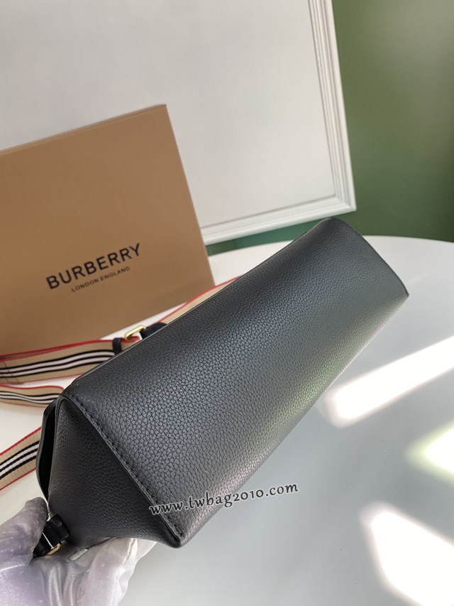 Burberry專門店新款粒紋皮革斜背包 巴寶莉單肩斜挎包 yxb1207